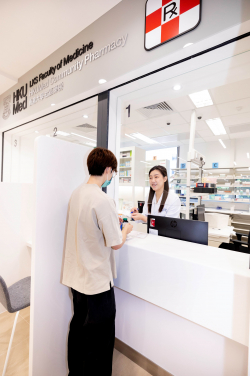 The HKUMed Community Pharmacy, situated in the Faculty’s Academic Building on 3 Sassoon Road, adjacent to Queen Mary Hospital, serves as a platform for interprofessional healthcare services and research.
 